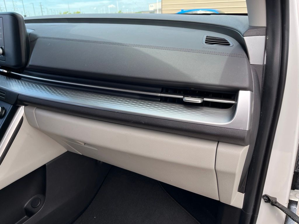 Thumbnail: 2024 Kia Carnival - 29