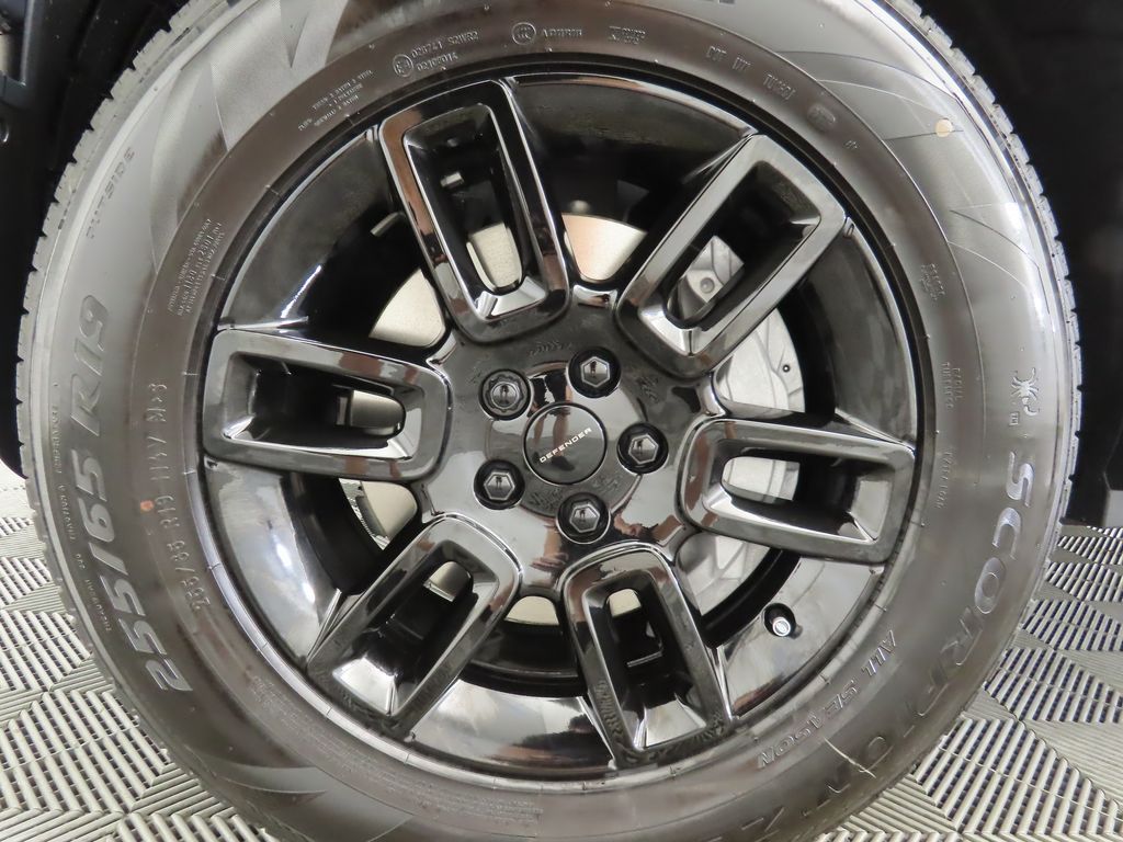 Thumbnail: 2026 Land Rover Defender - 30