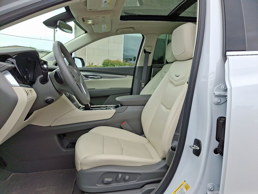 Thumbnail: 2022 Cadillac XT5 - 14
