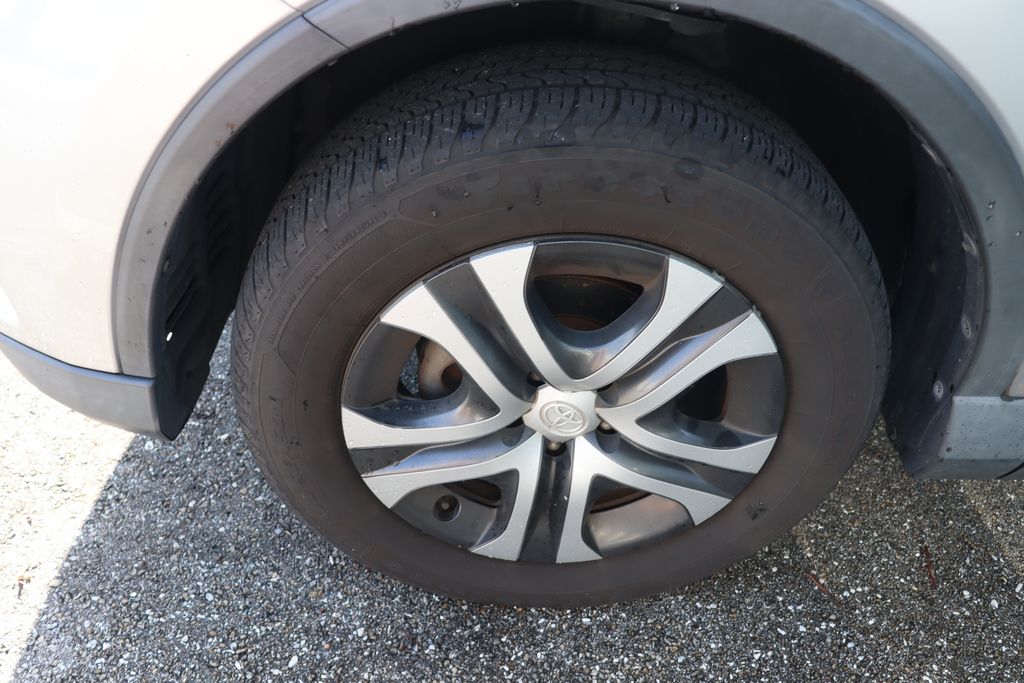 2017 Toyota RAV4 LE 4
