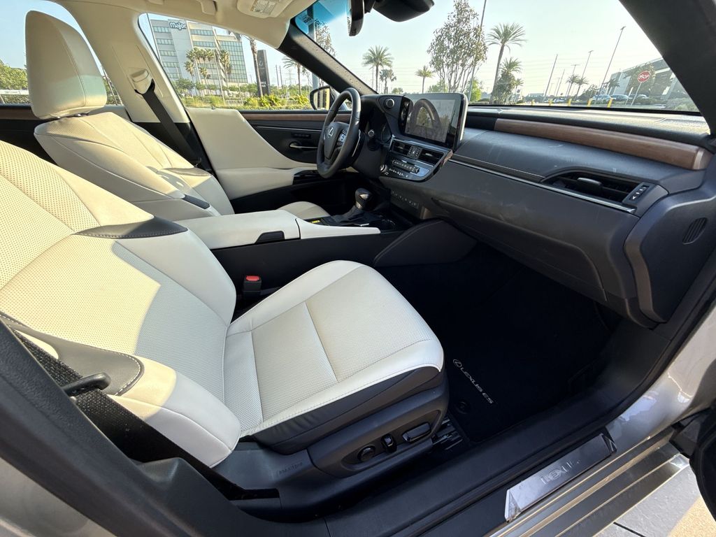 Thumbnail: 2025 Lexus ES - 15