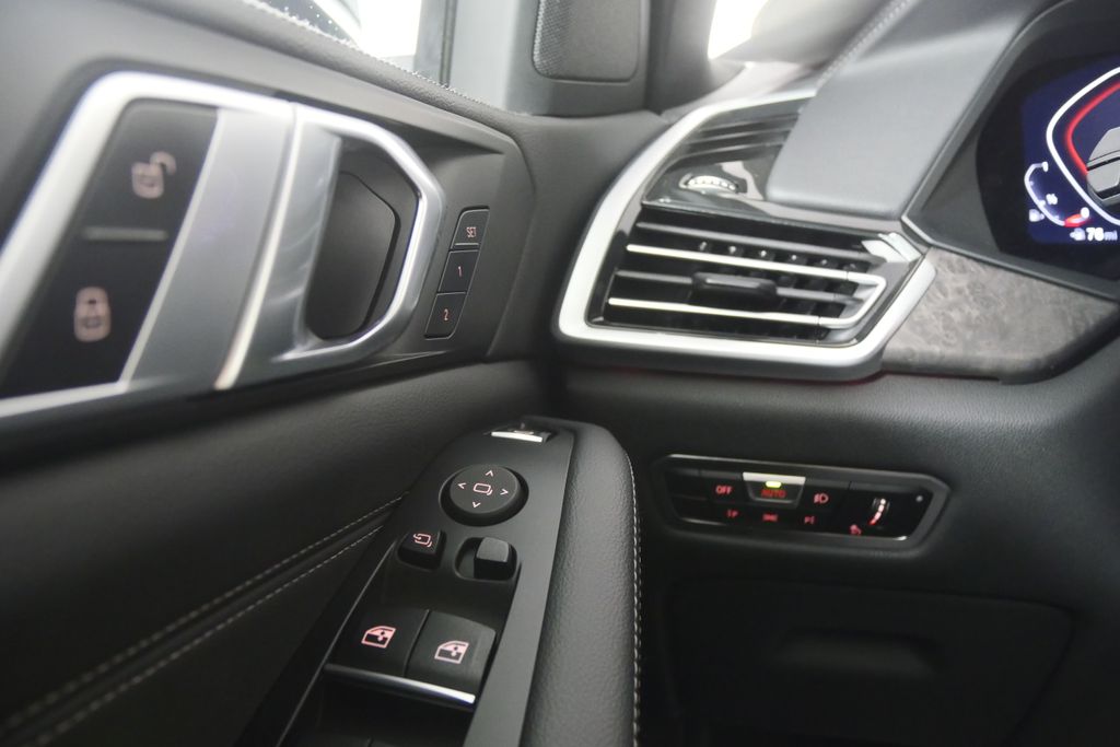 Thumbnail: 2022 BMW X5 - 18