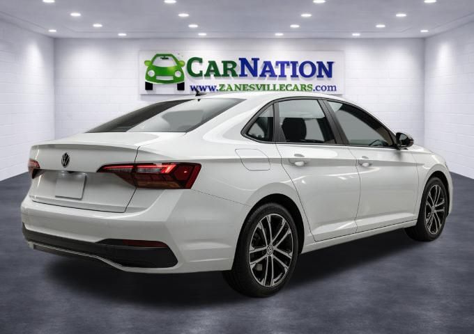 Photo 2 of 2023 Volkswagen Jetta Sport