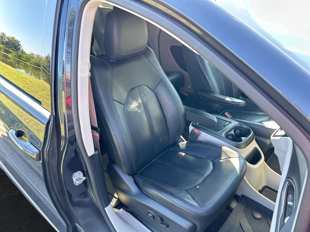 Thumbnail: 2019 Chrysler Pacifica - 25