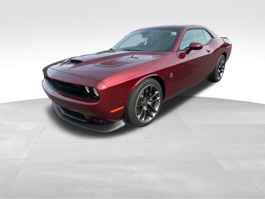 2023 Octane Red Pearlcoat Dodge Challenger R/T Scat Pack RWD Coupe