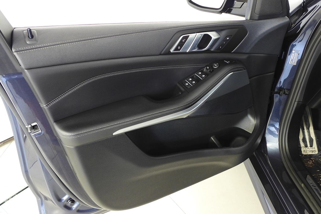 Thumbnail: 2022 BMW X5 - 11