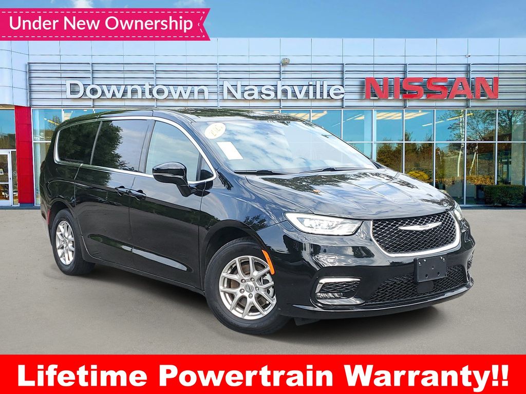  2025 Chrysler Pacifica Select FWD   