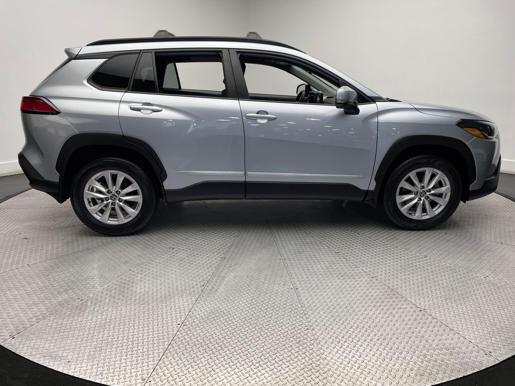 2023 Toyota Corolla Cross LE 4