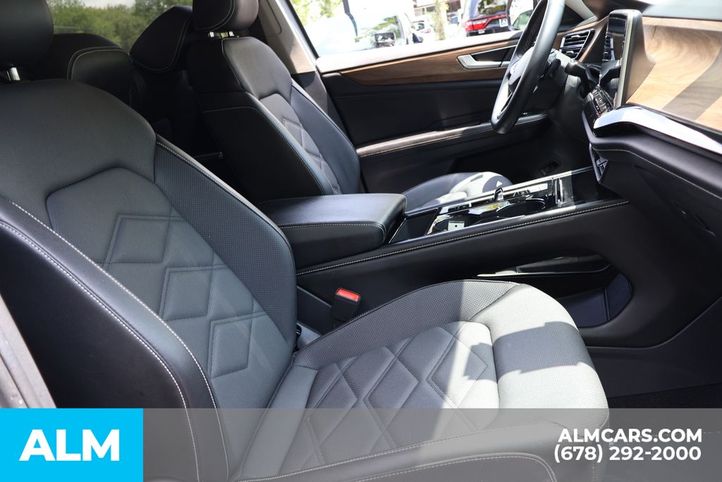 Used 2024 Silver Volkswagen 2.0T SE w/Technology image 29