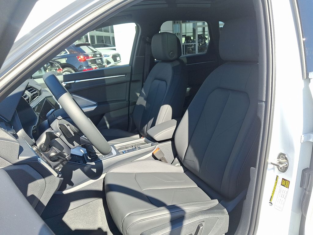 Thumbnail: 2025 Audi Q3 - 10