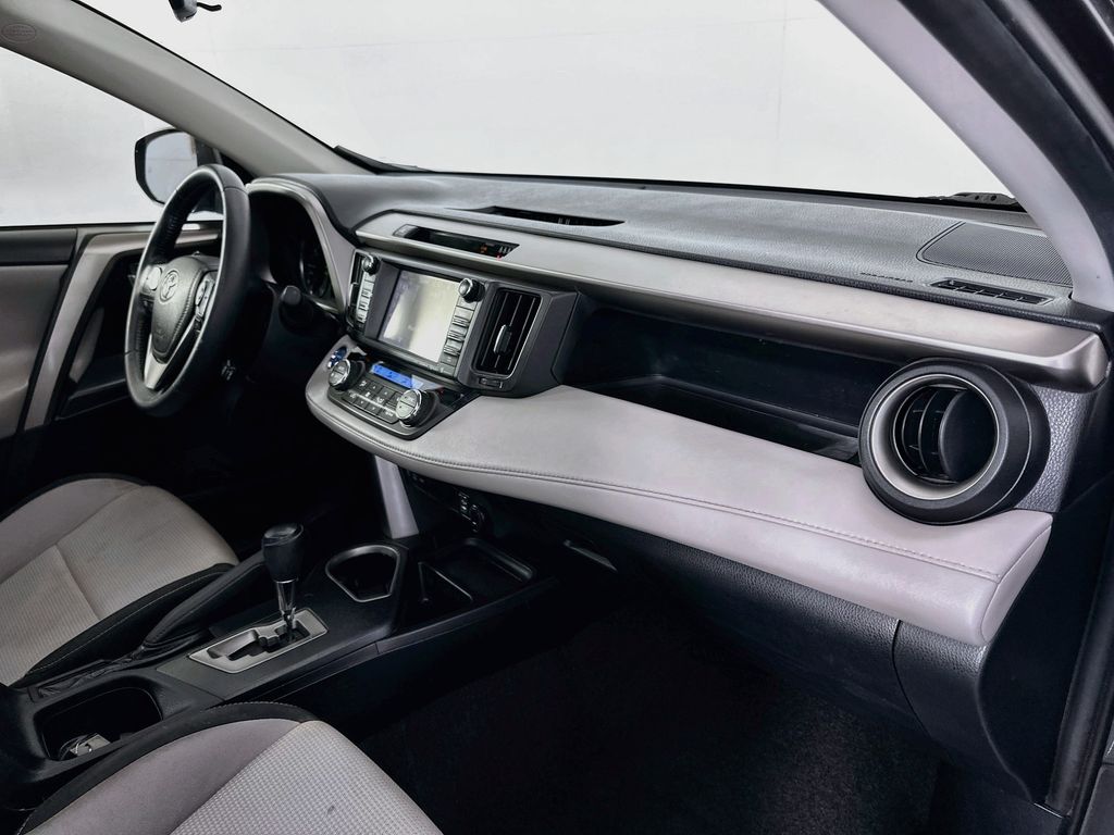 Thumbnail: 2017 Toyota RAV4 - 28