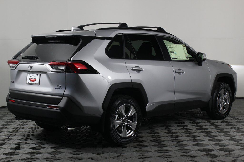 2025 Toyota RAV4 LE 2