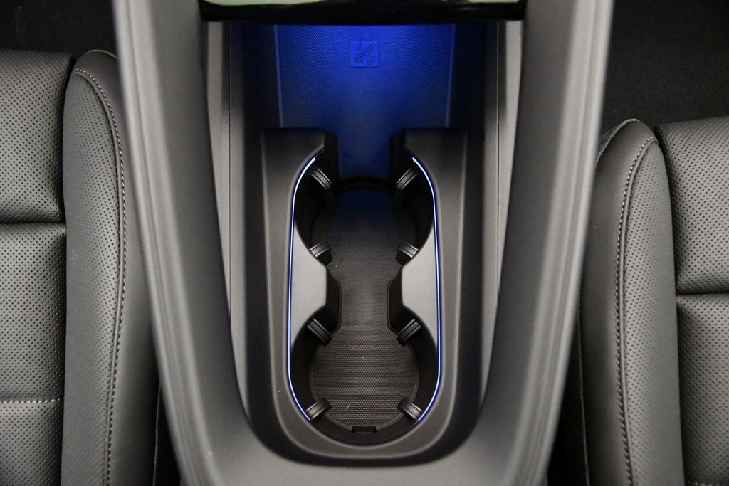 Thumbnail: 2025 Porsche Macan - 32