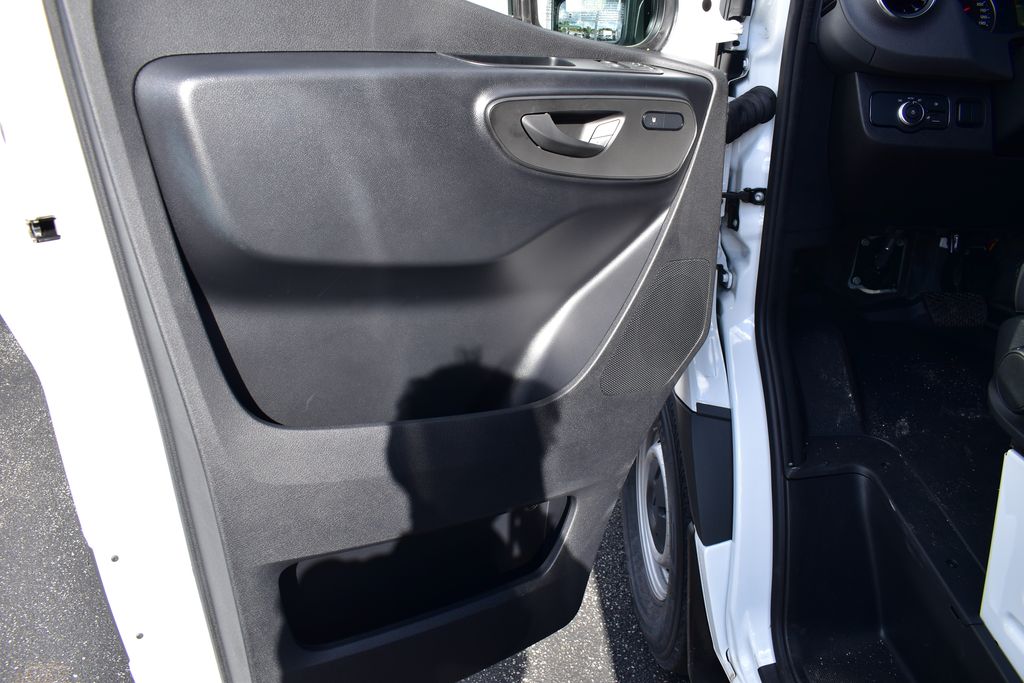 Thumbnail: 2025 Mercedes-Benz Sprinter - 9