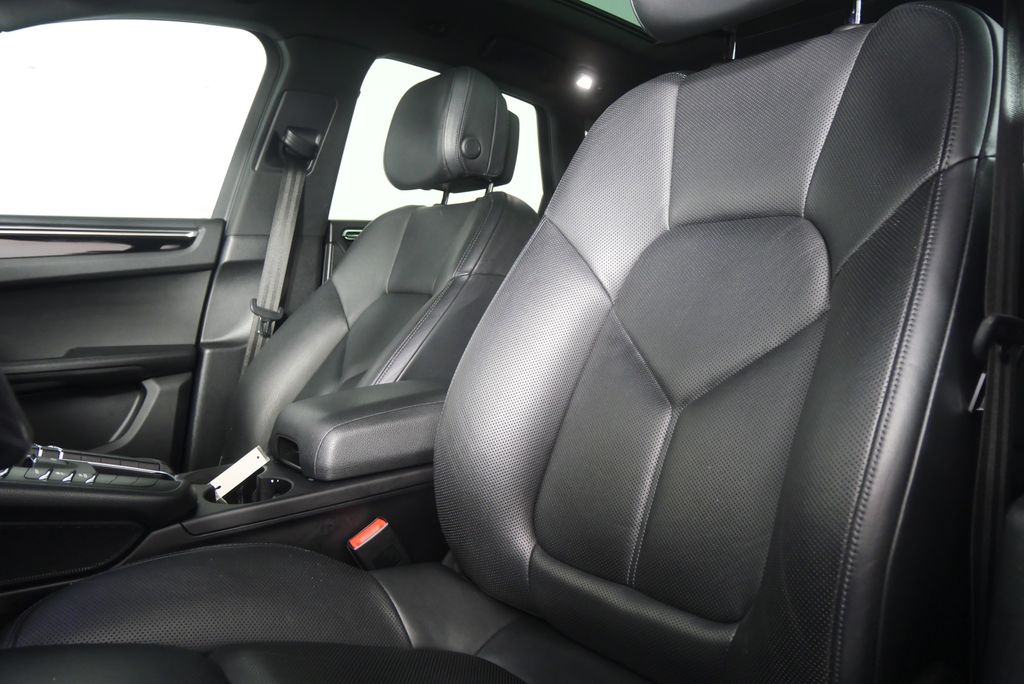 Thumbnail: 2020 Porsche Macan - 10