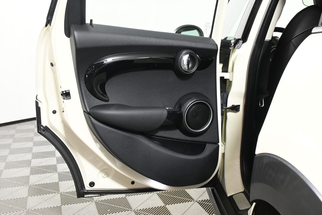 2015 MINI Cooper Base 27