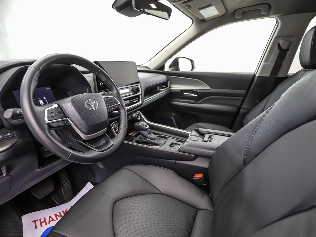 Thumbnail: 2024 Toyota Grand Highlander - 10