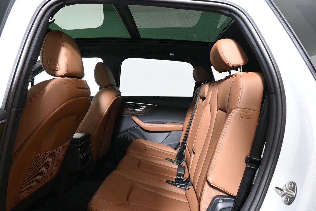 Thumbnail: 2026 Audi Q7 - 28