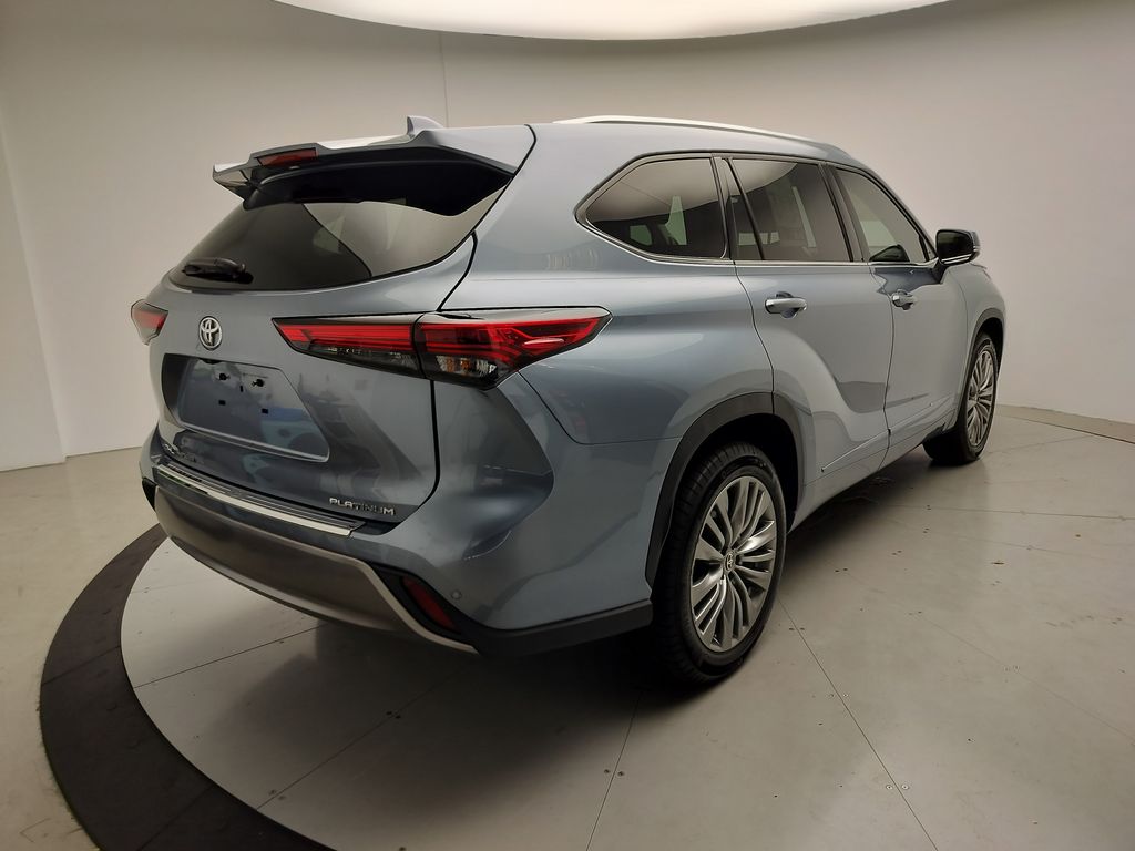 Thumbnail: 2021 Toyota Highlander - 3