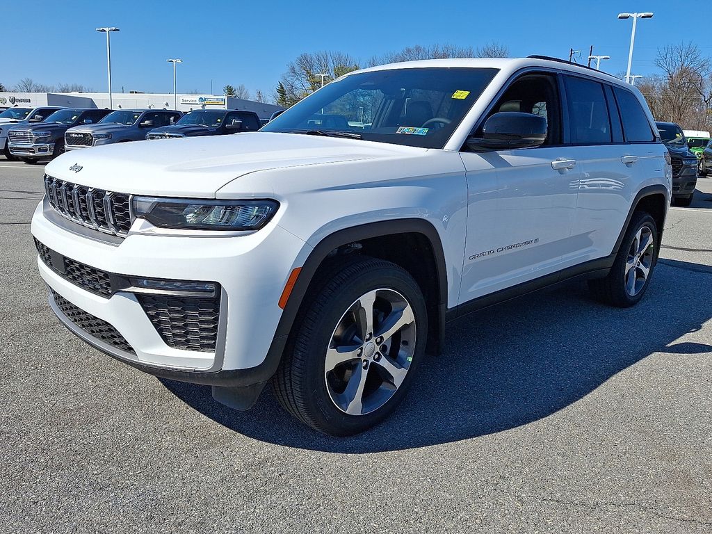 2026 Jeep Grand Cherokee — photo 2