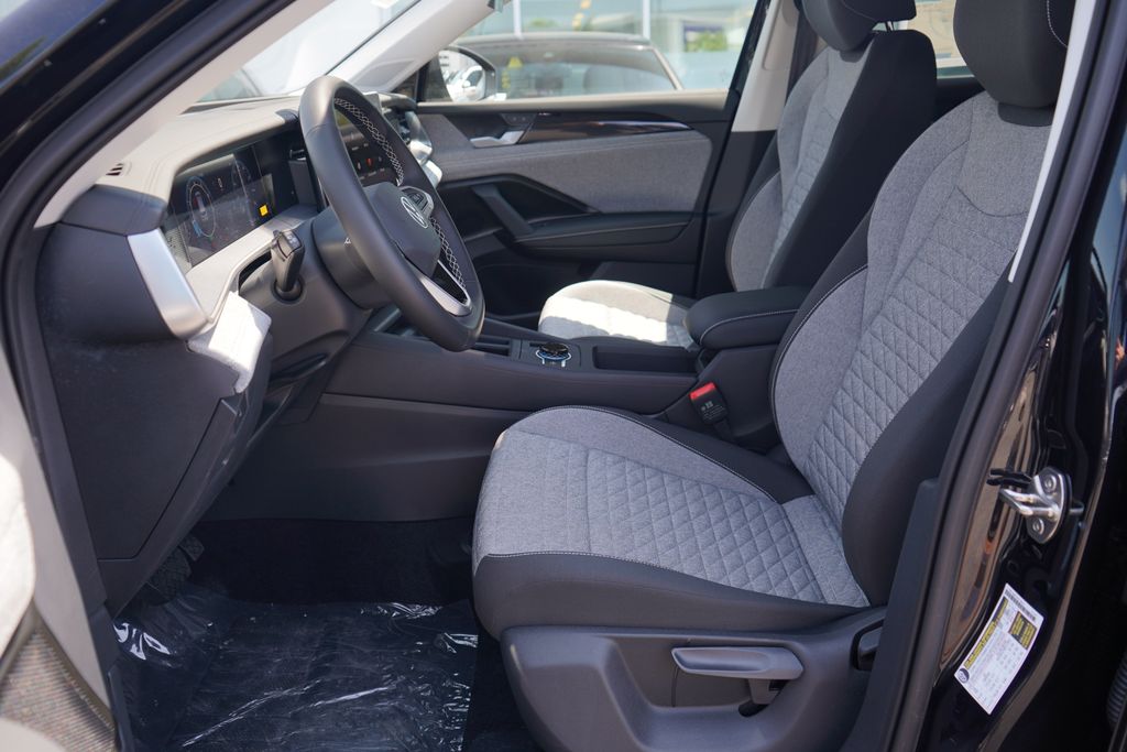 Thumbnail: 2025 Volkswagen Tiguan - 6