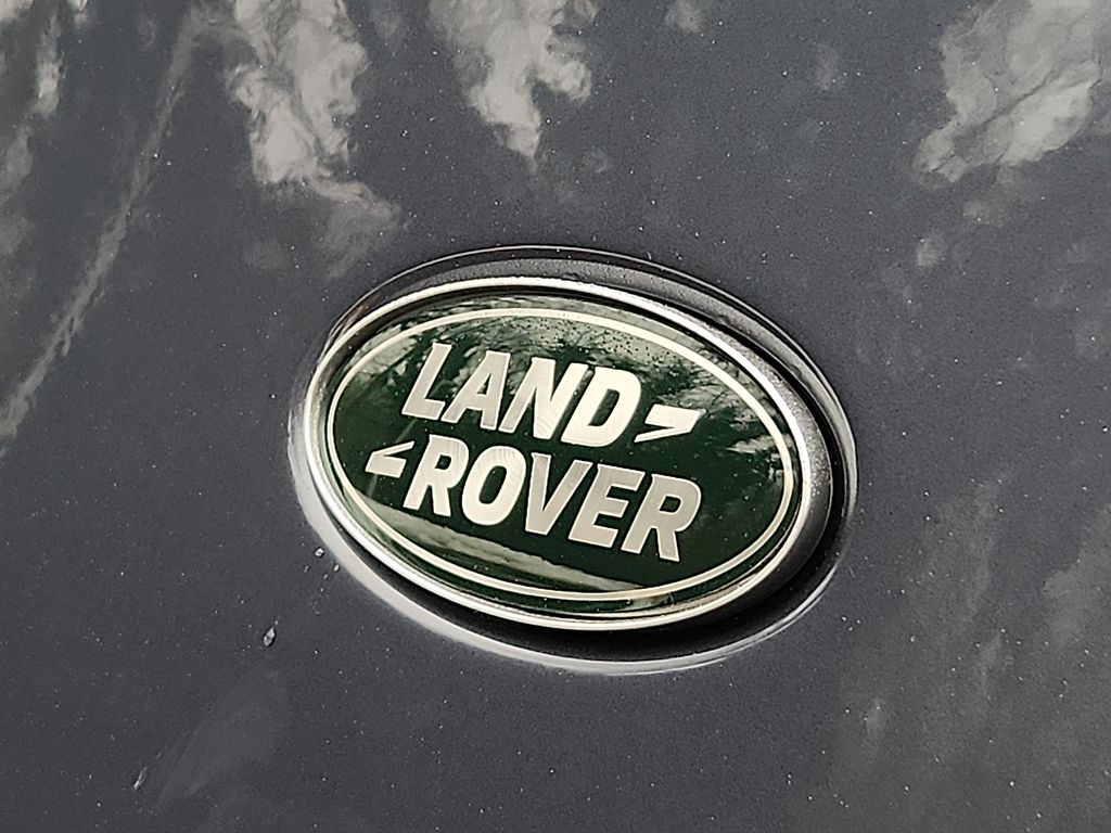 Thumbnail: 2026 Land Rover Discovery - 11