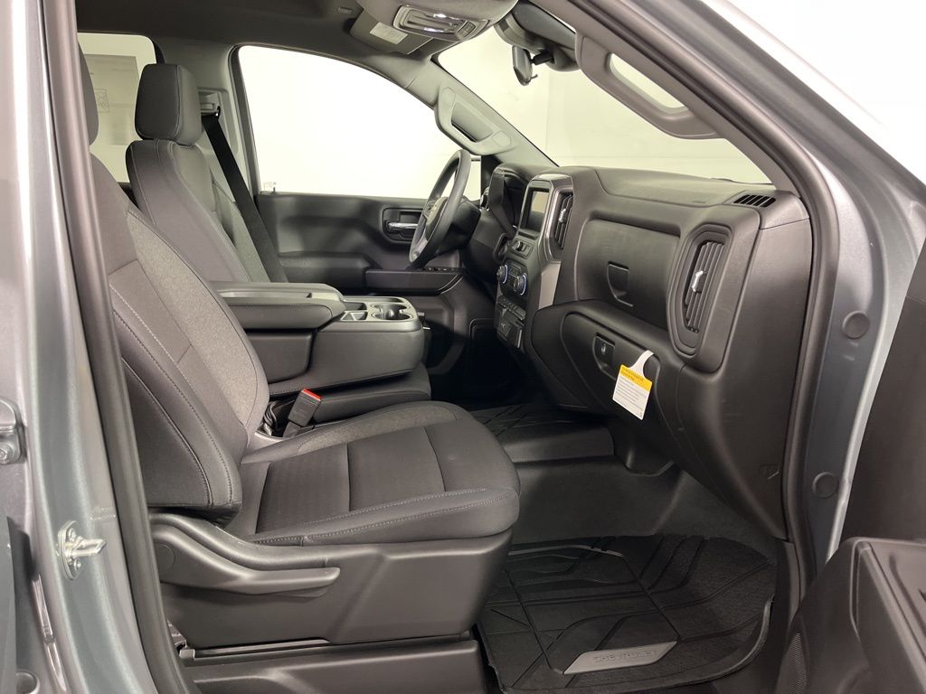 Thumbnail: 2026 Chevrolet Silverado 1500 - 9