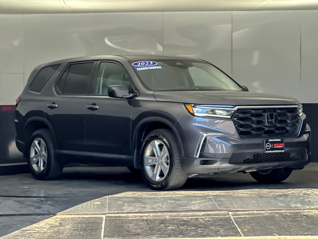 Gray (Modern Steel Metallic) 2023 Honda Pilot SUV / Crossover All-Wheel Drive Automatic