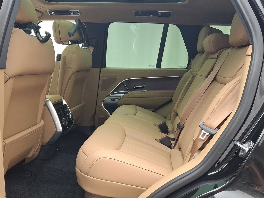 Thumbnail: 2026 Land Rover Range Rover - 6