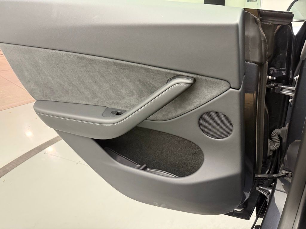 Thumbnail: 2025 Tesla Model Y - 26