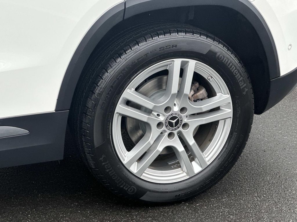 Thumbnail: 2022 Mercedes-Benz GLA - 16