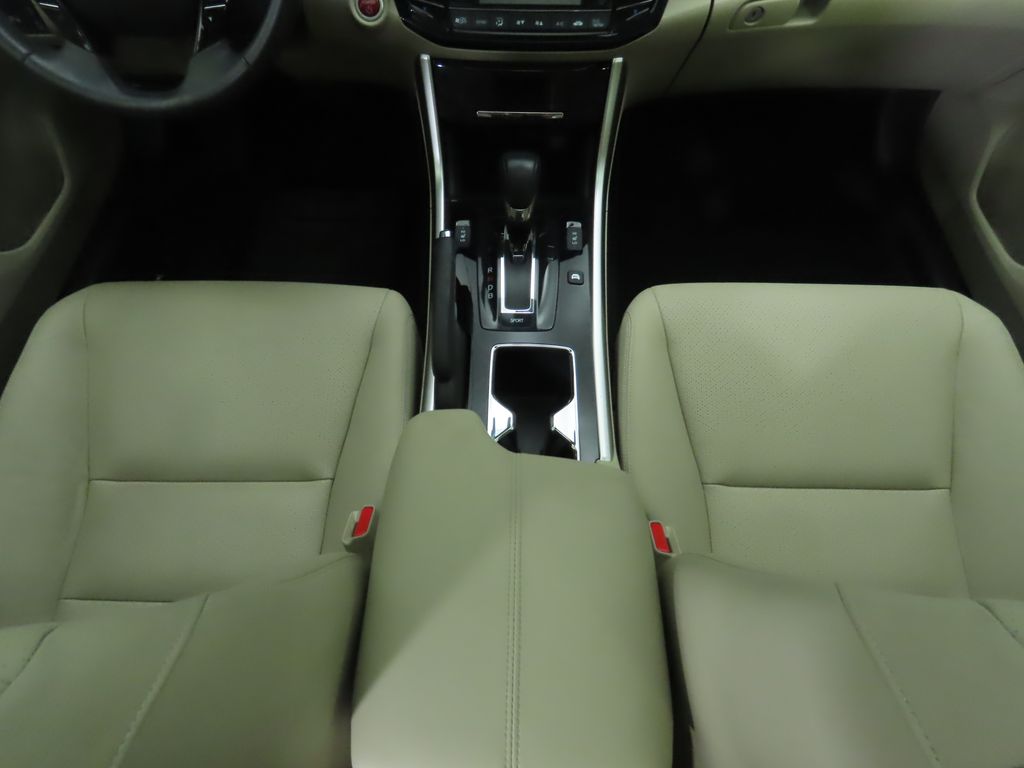2017 Honda Accord Touring 17
