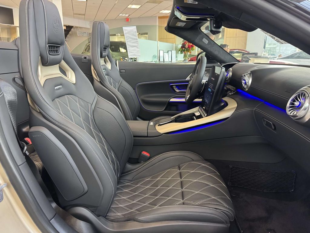 Thumbnail: 2025 Mercedes-Benz SL-Class - 25