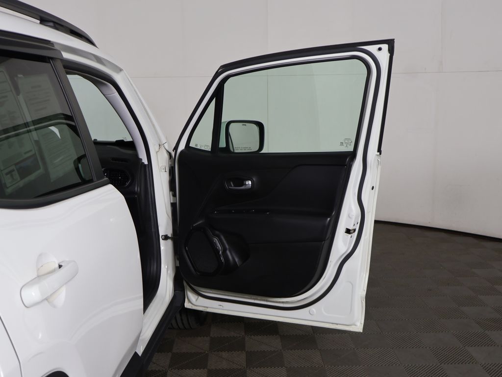 Used 2018 White Jeep Latitude image 17