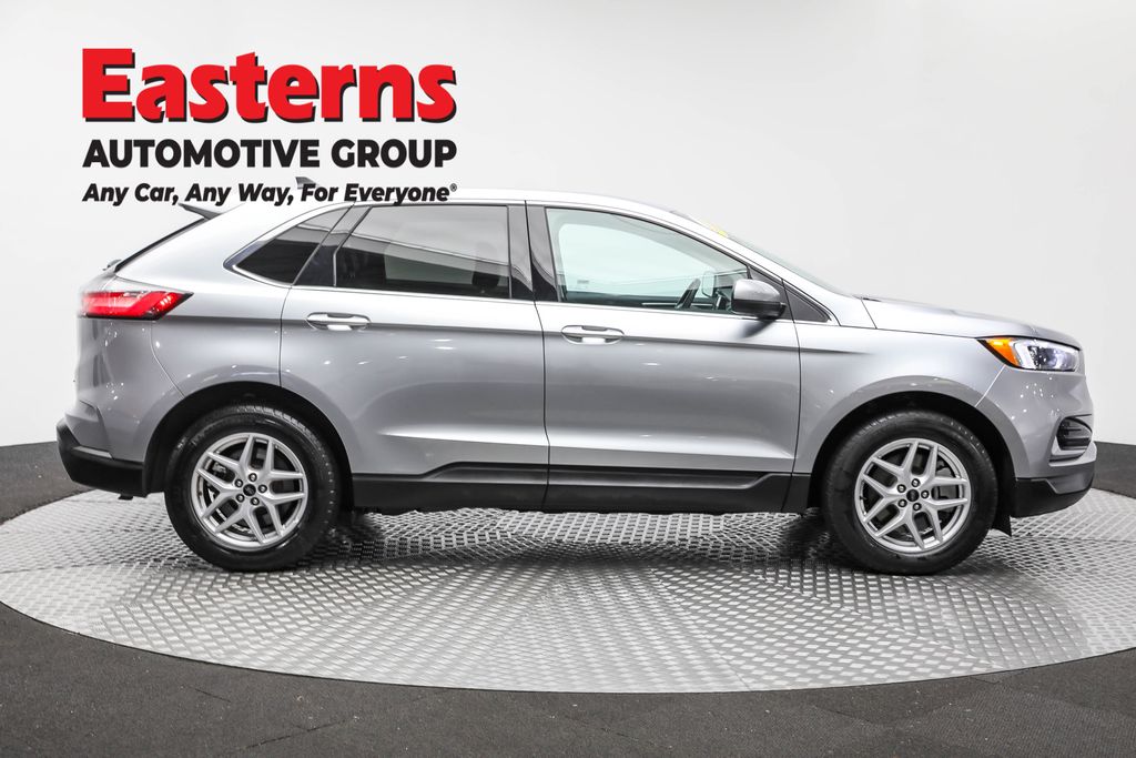 Used 2024 Silver Ford SEL image 4
