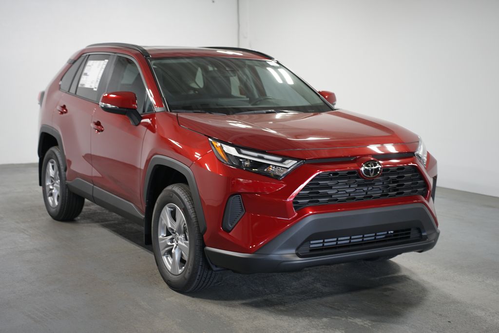 2025 Toyota RAV4 XLE 3