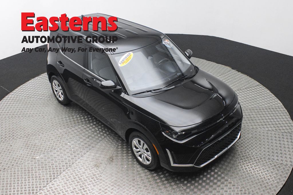 Used 2023 Black Kia LX image 3