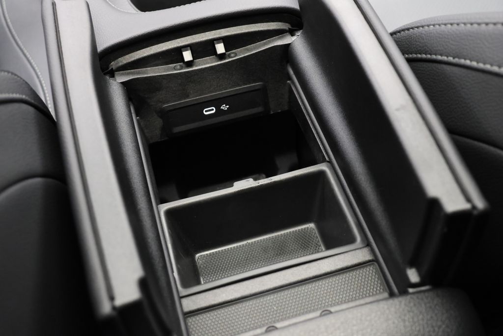 Thumbnail: 2026 Mercedes-Benz GLE - 30