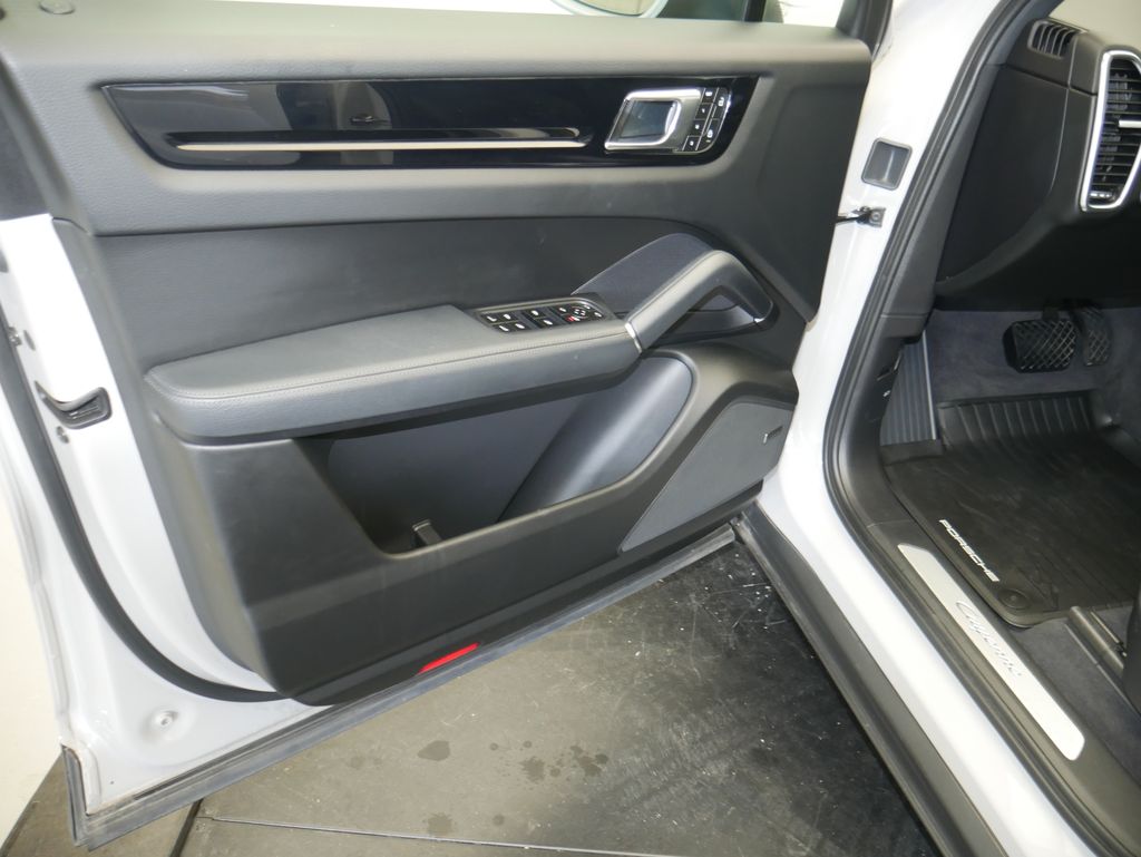 Thumbnail: 2023 Porsche Cayenne - 4