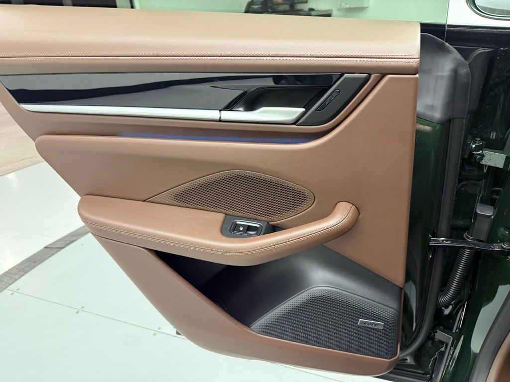 Thumbnail: 2026 Porsche Macan - 26