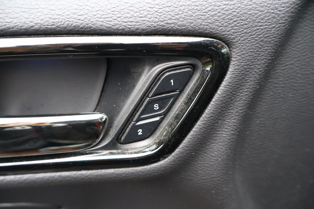 Thumbnail: 2022 Dodge Durango - 16