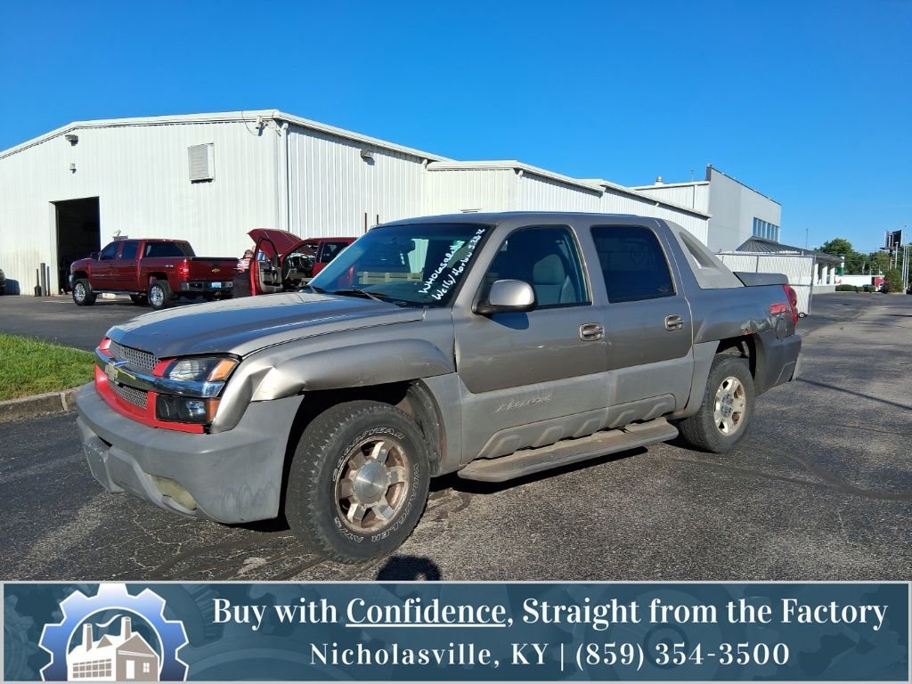 Light Pewter Metallic 2002 Chevrolet Avalanche 1500 4WD Pickup Truck Four-Wheel Drive 4-Speed Automatic Overdrive