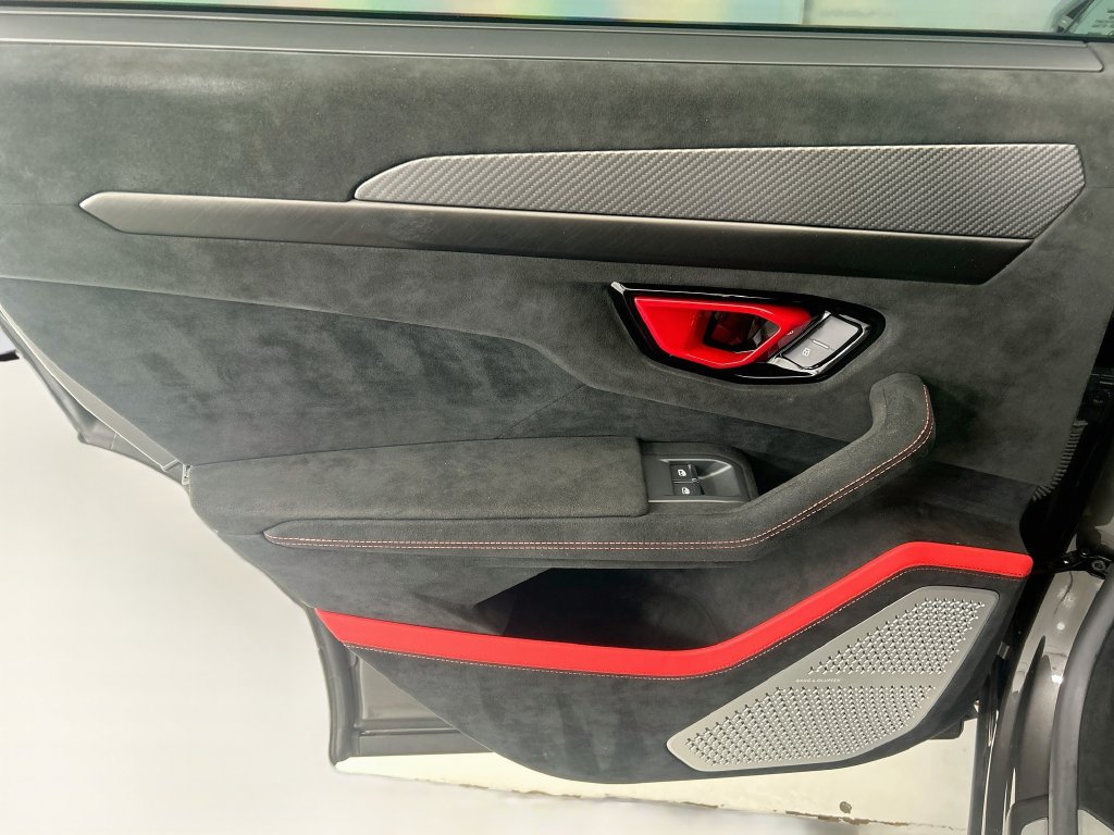 Thumbnail: 2024 Lamborghini Urus - 25