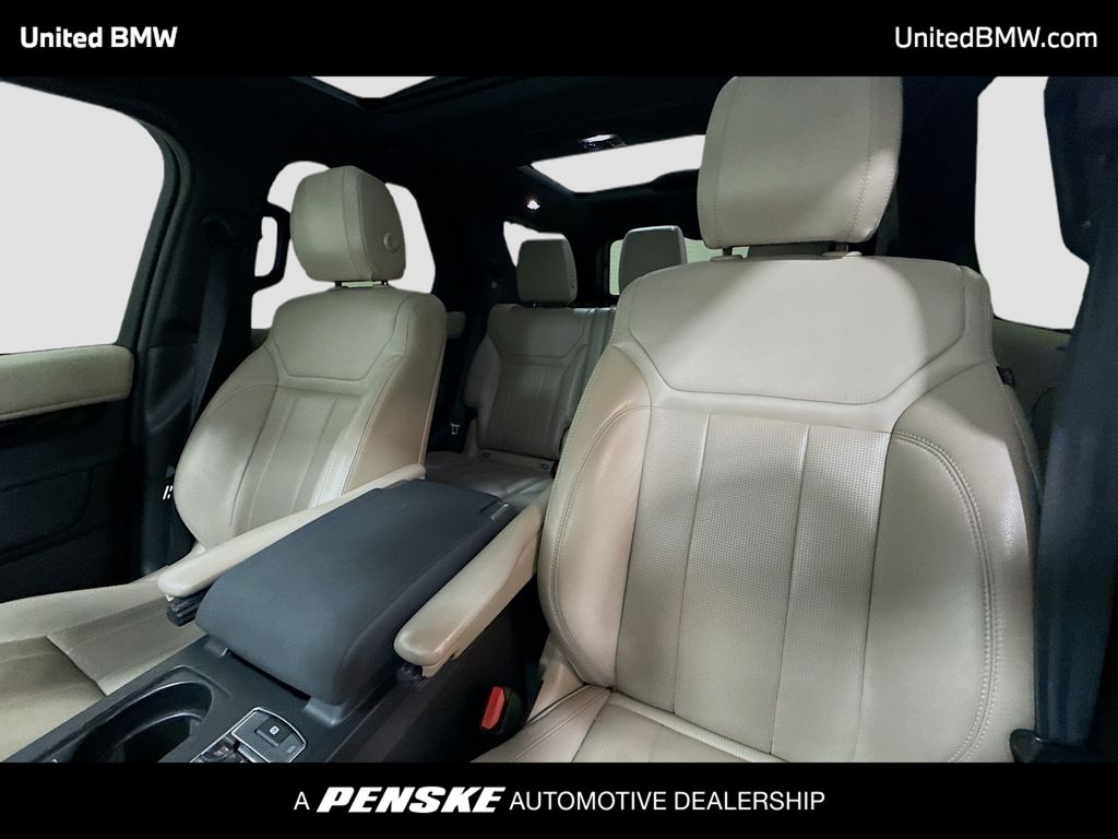 Thumbnail: 2019 Land Rover Discovery - 5