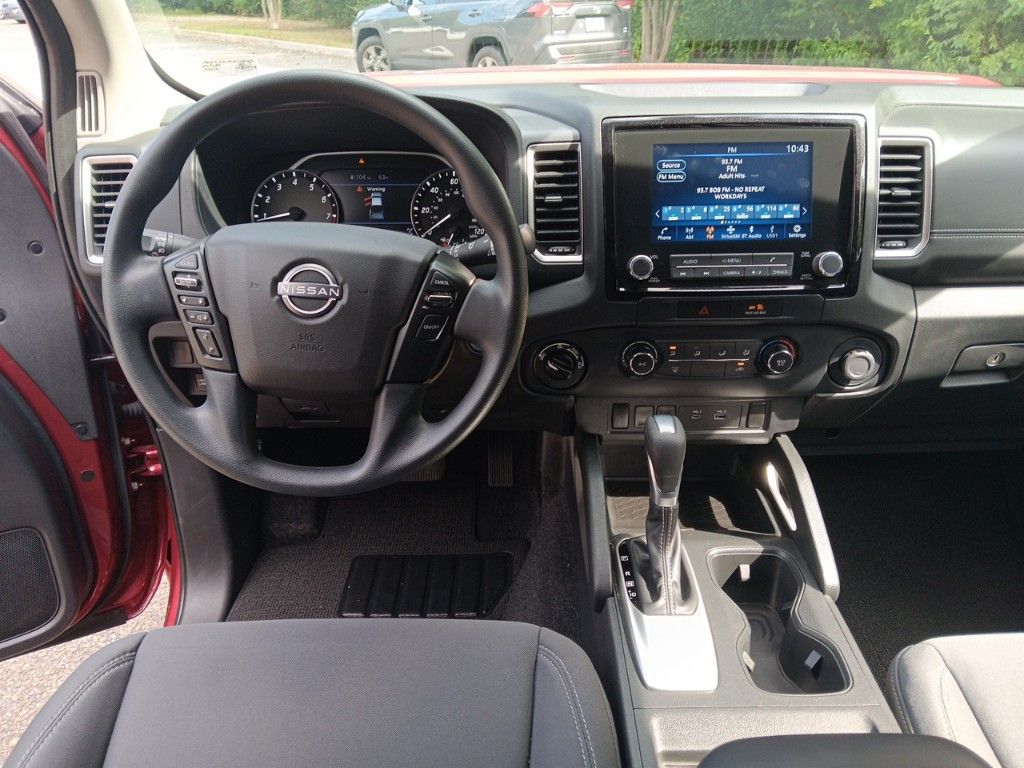 2022 Nissan Frontier SV 26