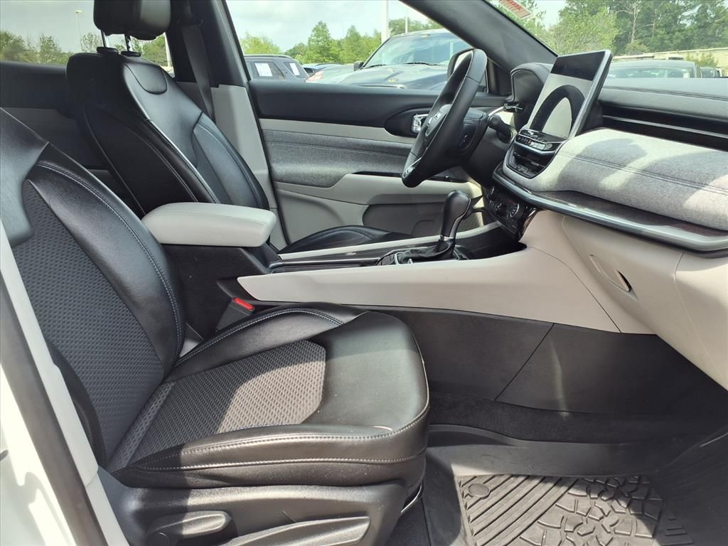2023 Jeep Compass Latitude White/off-white at Wharton Ford