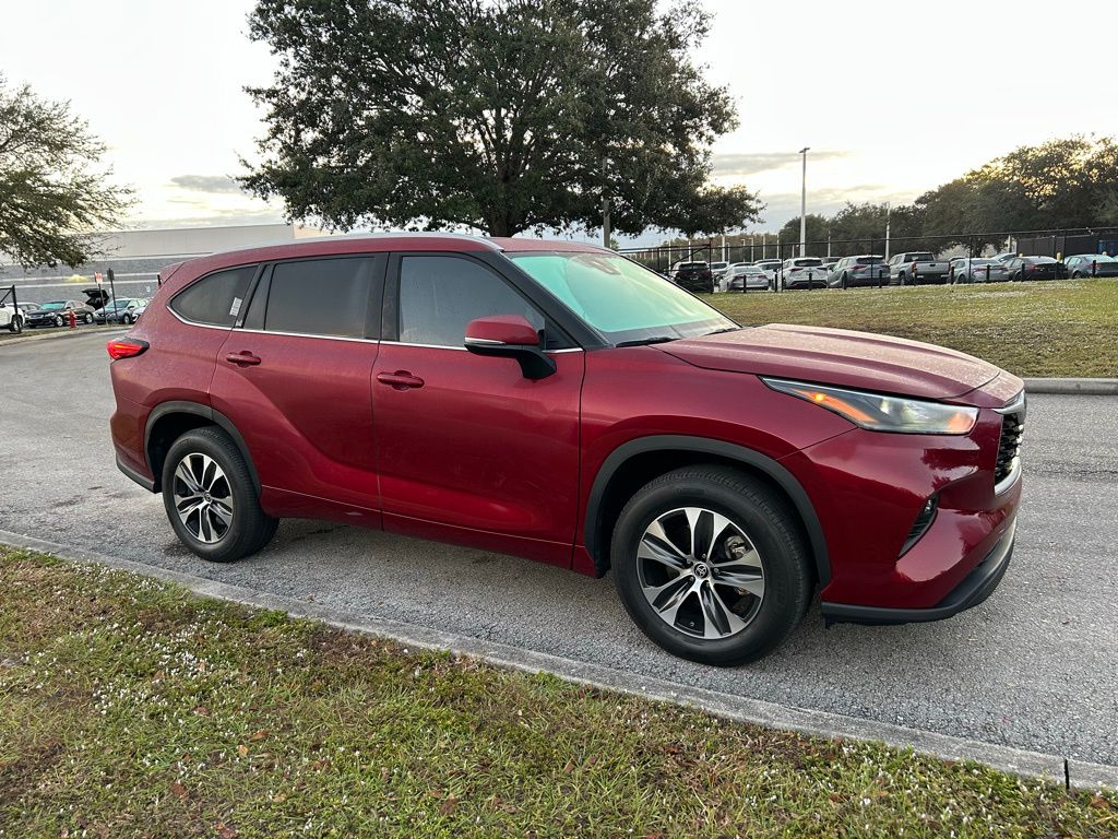 Thumbnail: 2022 Toyota Highlander - 7