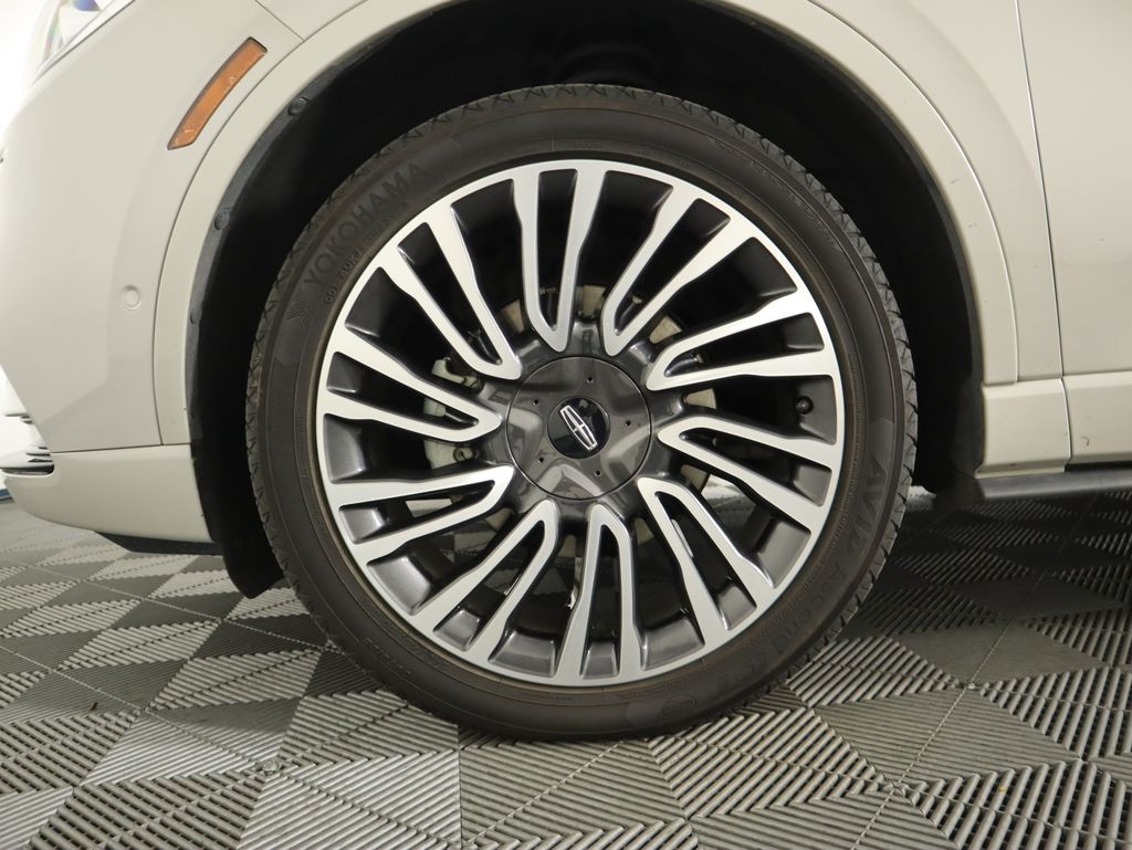 Thumbnail: 2022 Lincoln Corsair - 30