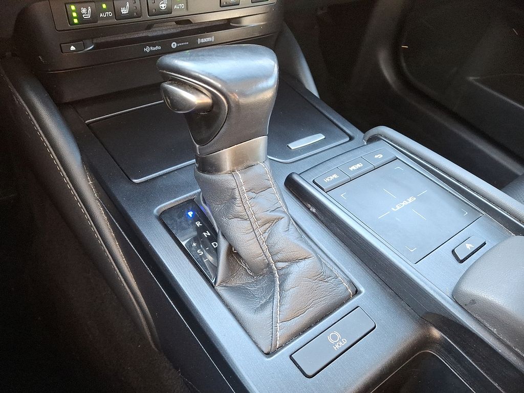 Thumbnail: 2021 Lexus ES - 16