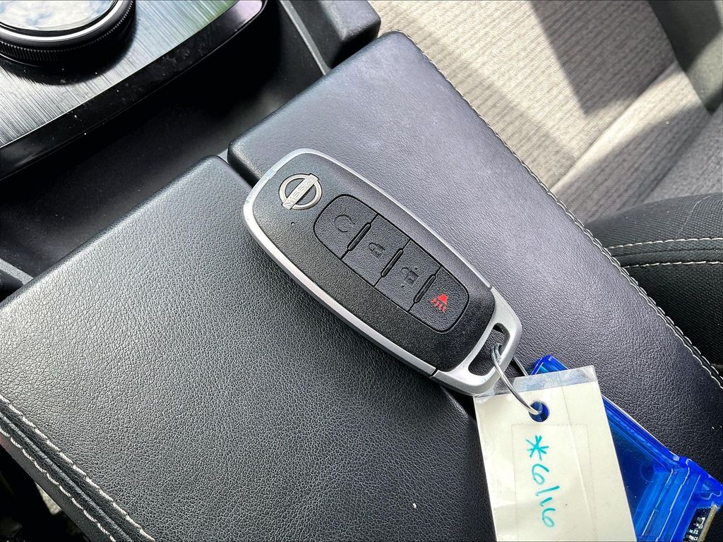 2023 Nissan Rogue — photo 28